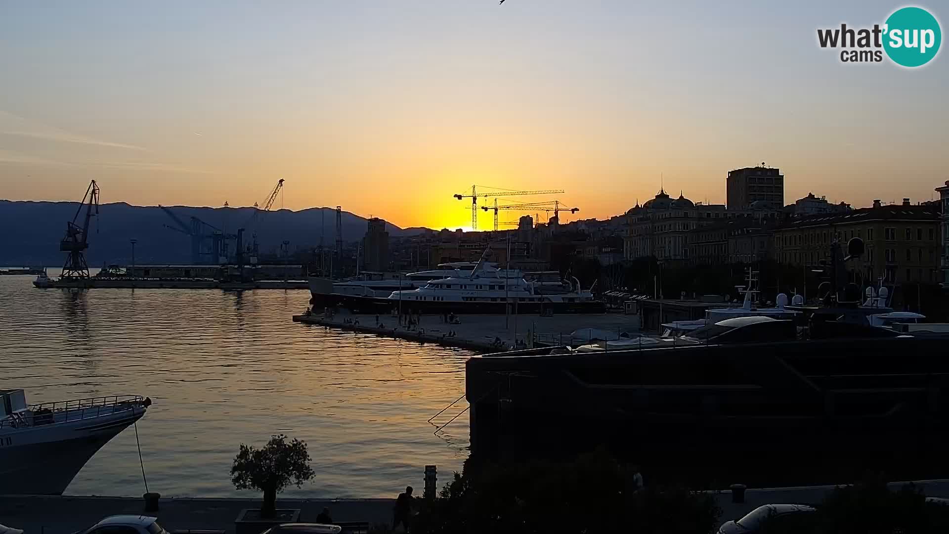 Riva in Marina v Reki – Spletna kamera v živo Hrvaška