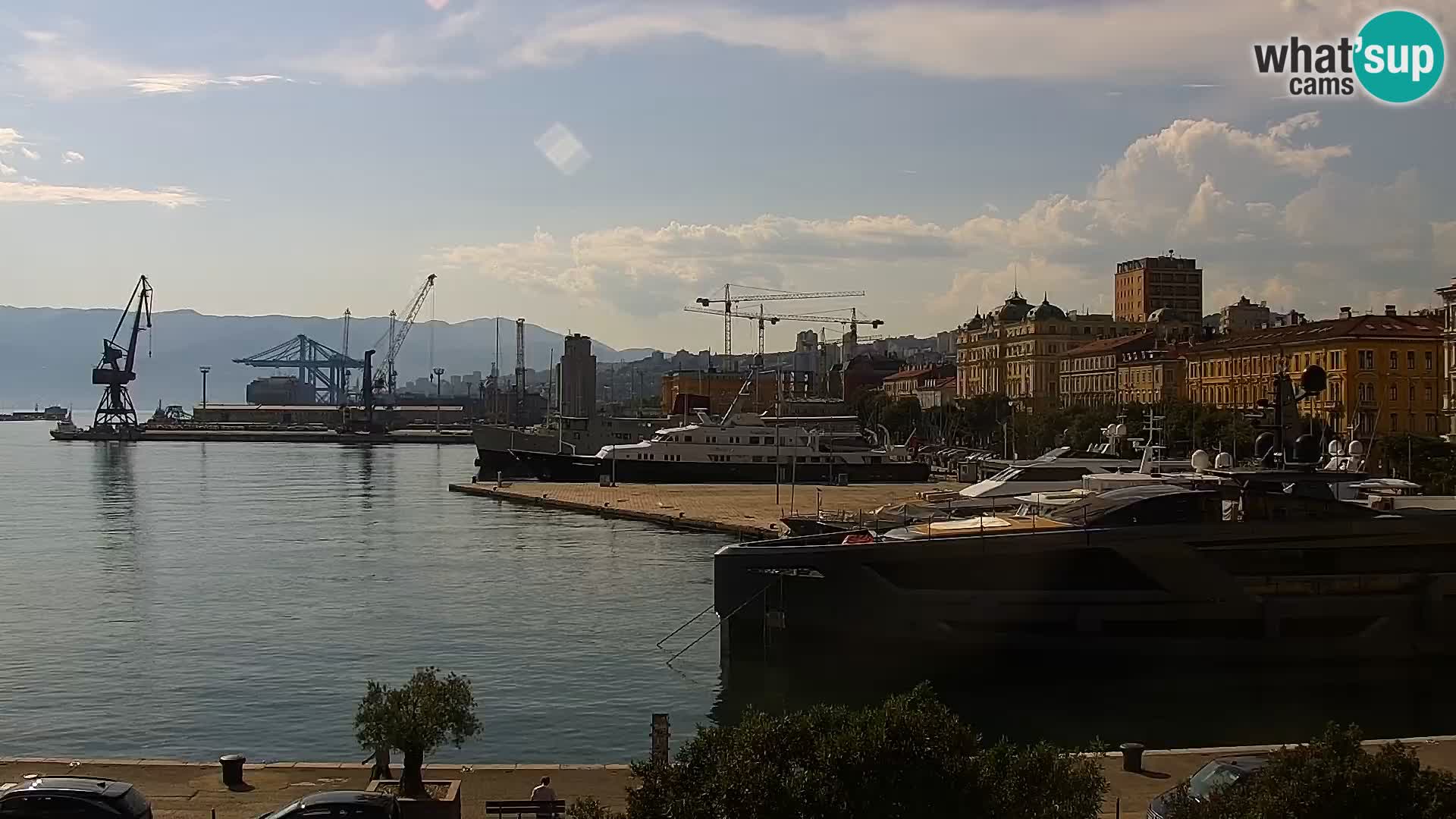 Riva in Marina v Reki – Spletna kamera v živo Hrvaška