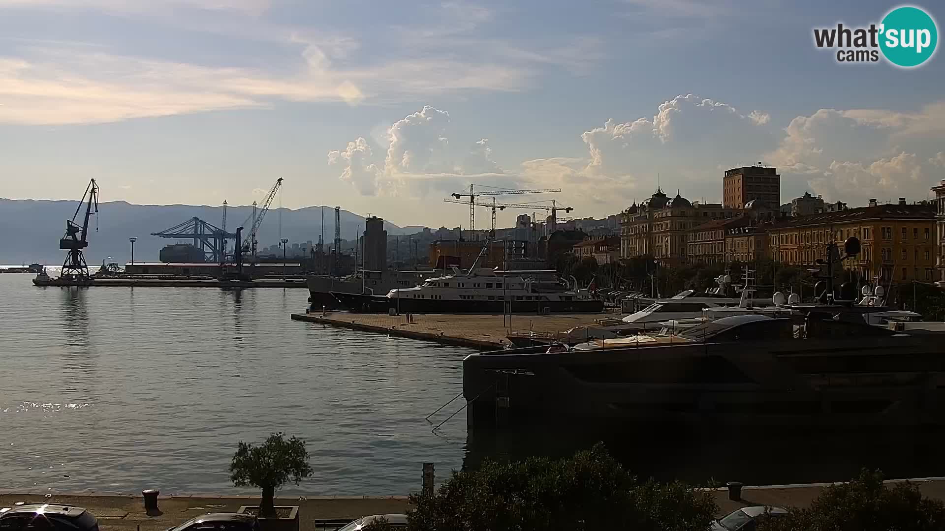 Riva i Marina u Rijeci – Web kamera uživo u Hrvatskoj