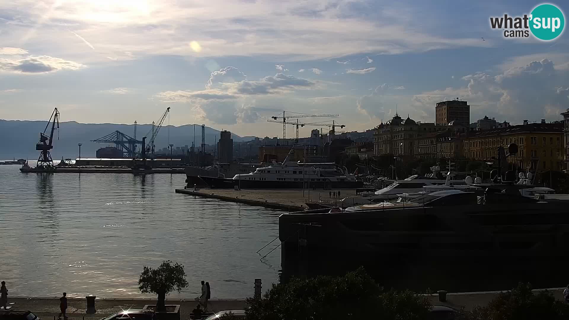 Riva in Marina v Reki – Spletna kamera v živo Hrvaška