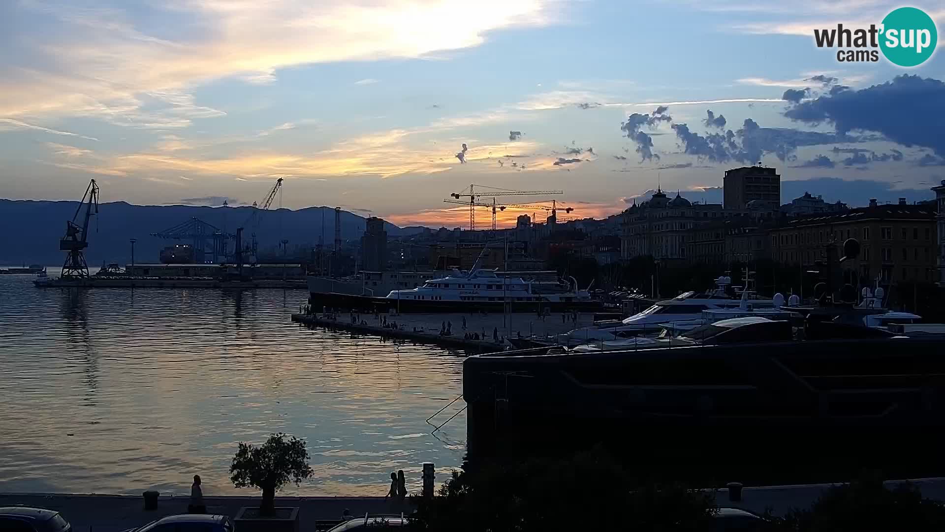 Riva i Marina u Rijeci – Web kamera uživo u Hrvatskoj
