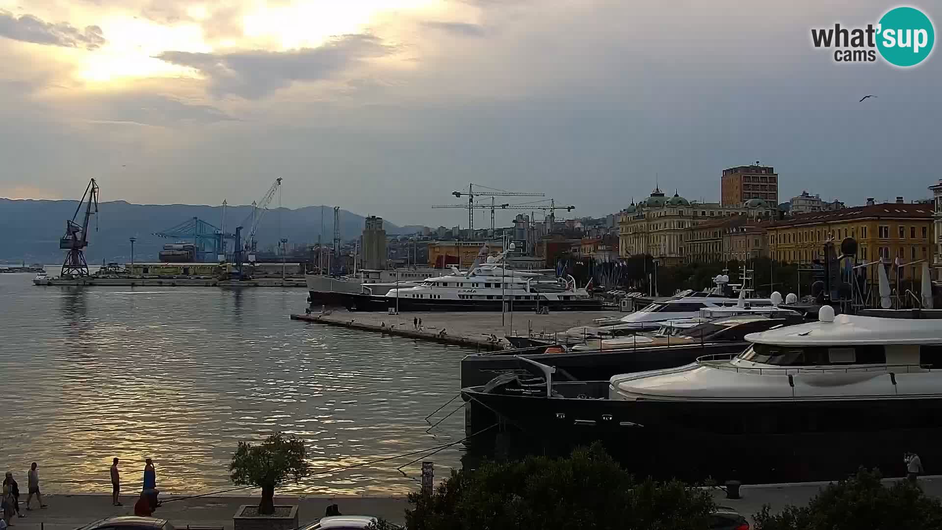Riva in Marina v Reki – Spletna kamera v živo Hrvaška