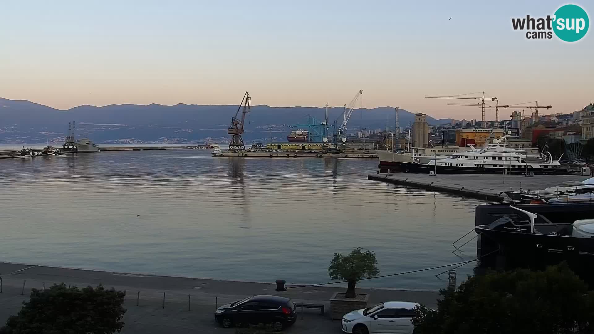 Riva in Marina v Reki – Spletna kamera v živo Hrvaška