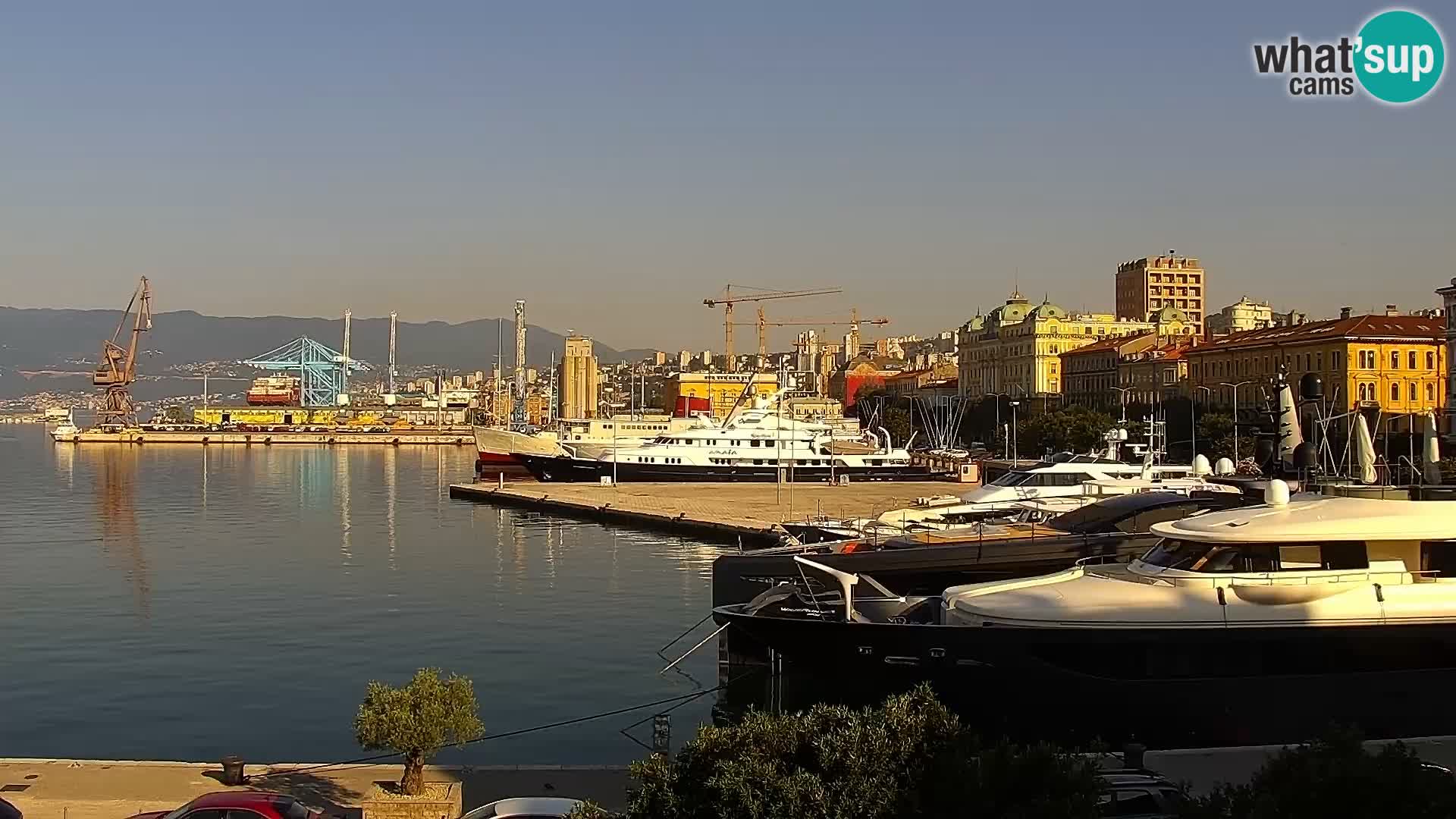 Riva in Marina v Reki – Spletna kamera v živo Hrvaška