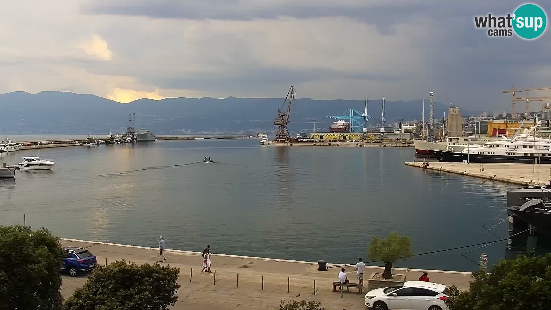 Riva in Marina v Reki – Spletna kamera v živo Hrvaška
