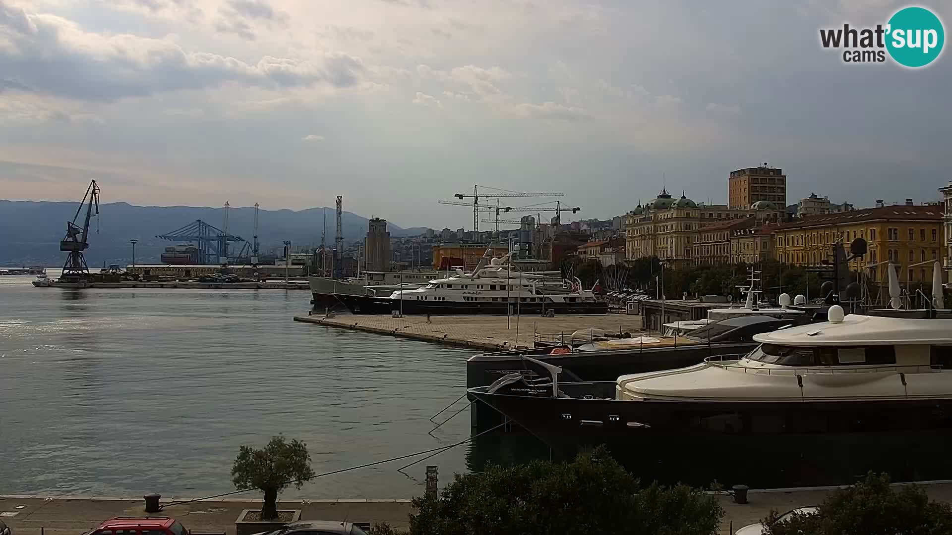 Riva in Marina v Reki – Spletna kamera v živo Hrvaška
