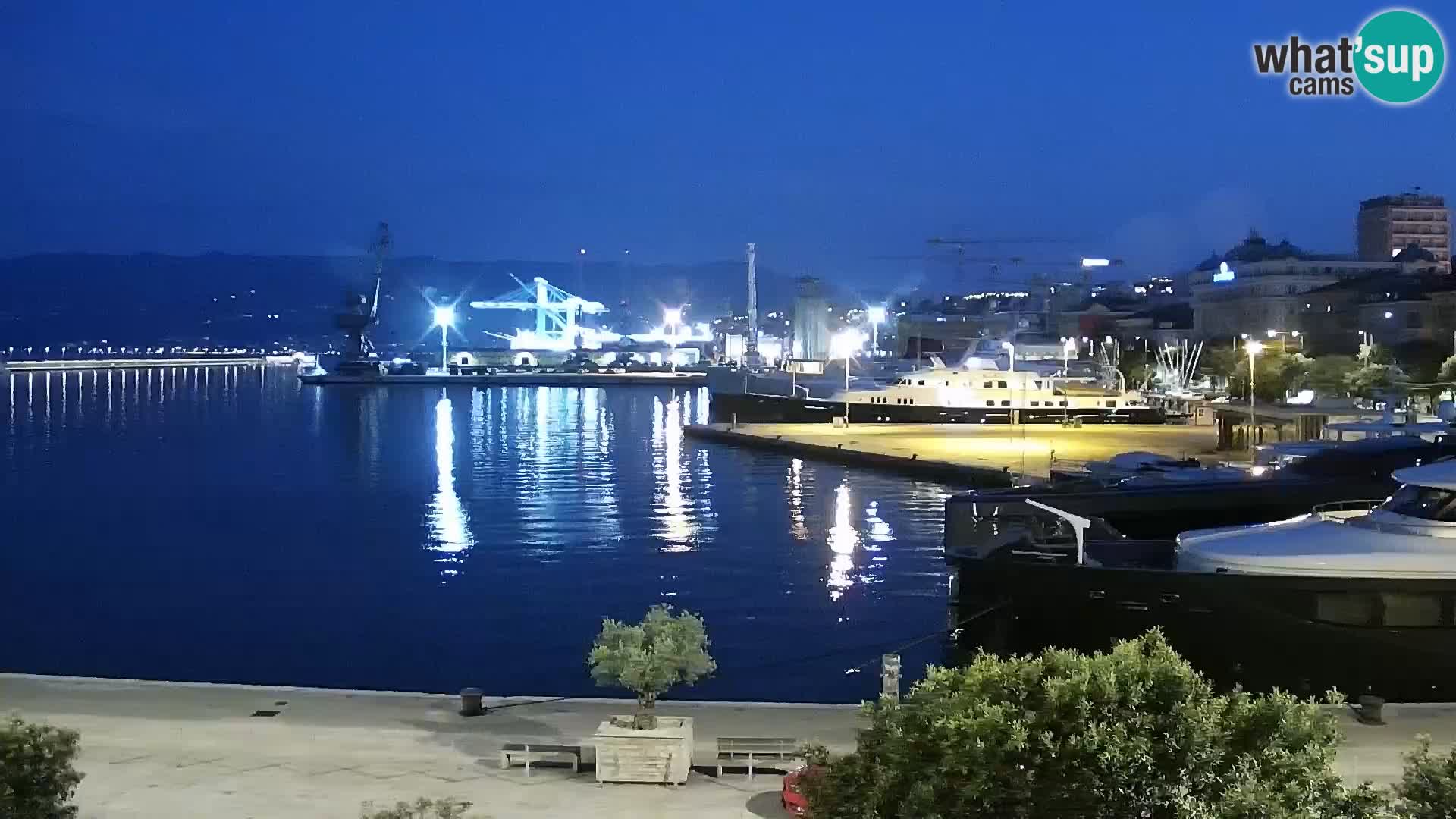 Riva in Marina v Reki – Spletna kamera v živo Hrvaška