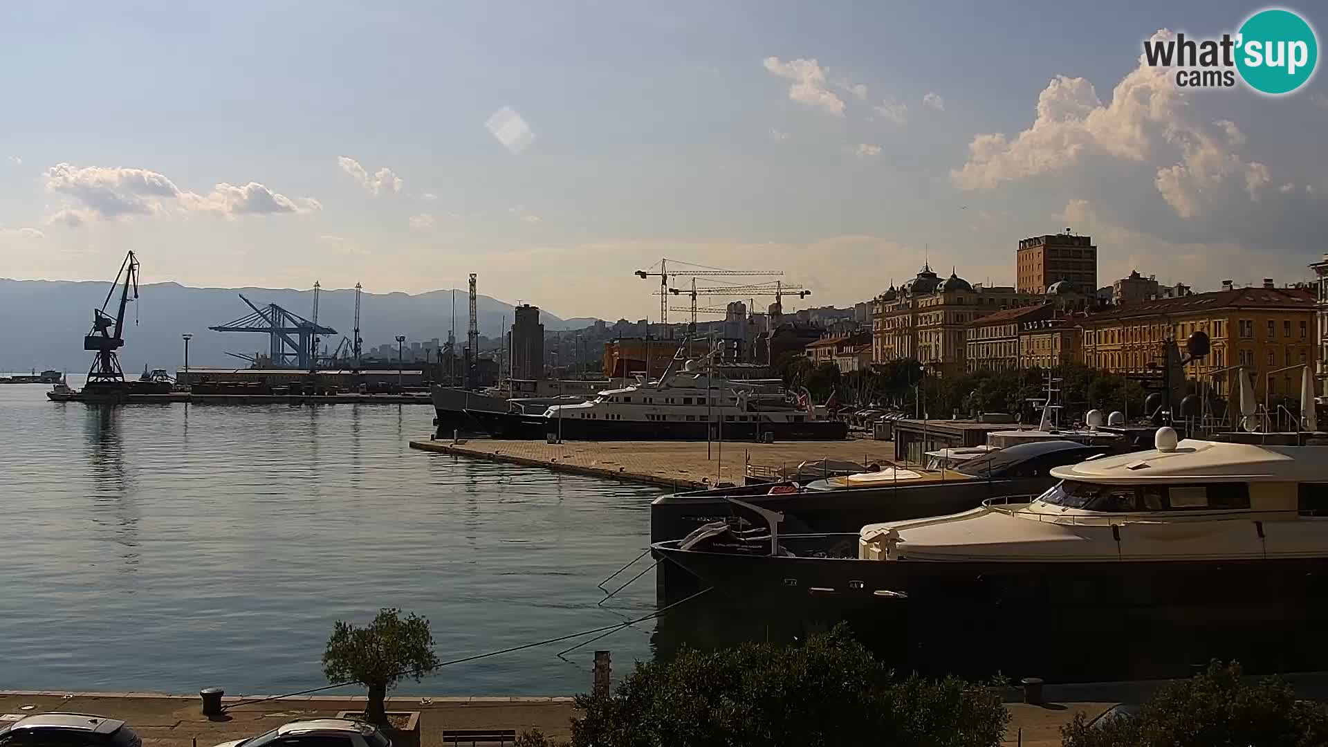 Riva in Marina v Reki – Spletna kamera v živo Hrvaška