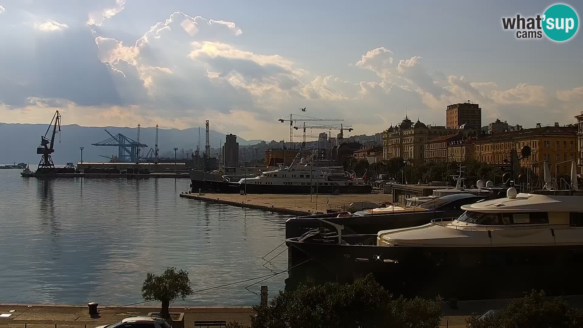 Riva in Marina v Reki – Spletna kamera v živo Hrvaška