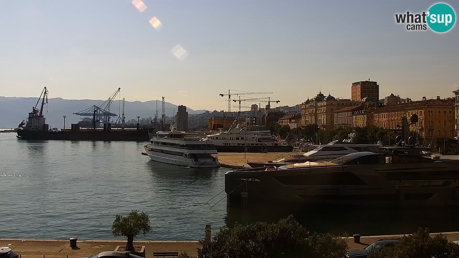 Riva i Marina u Rijeci – Web kamera uživo u Hrvatskoj