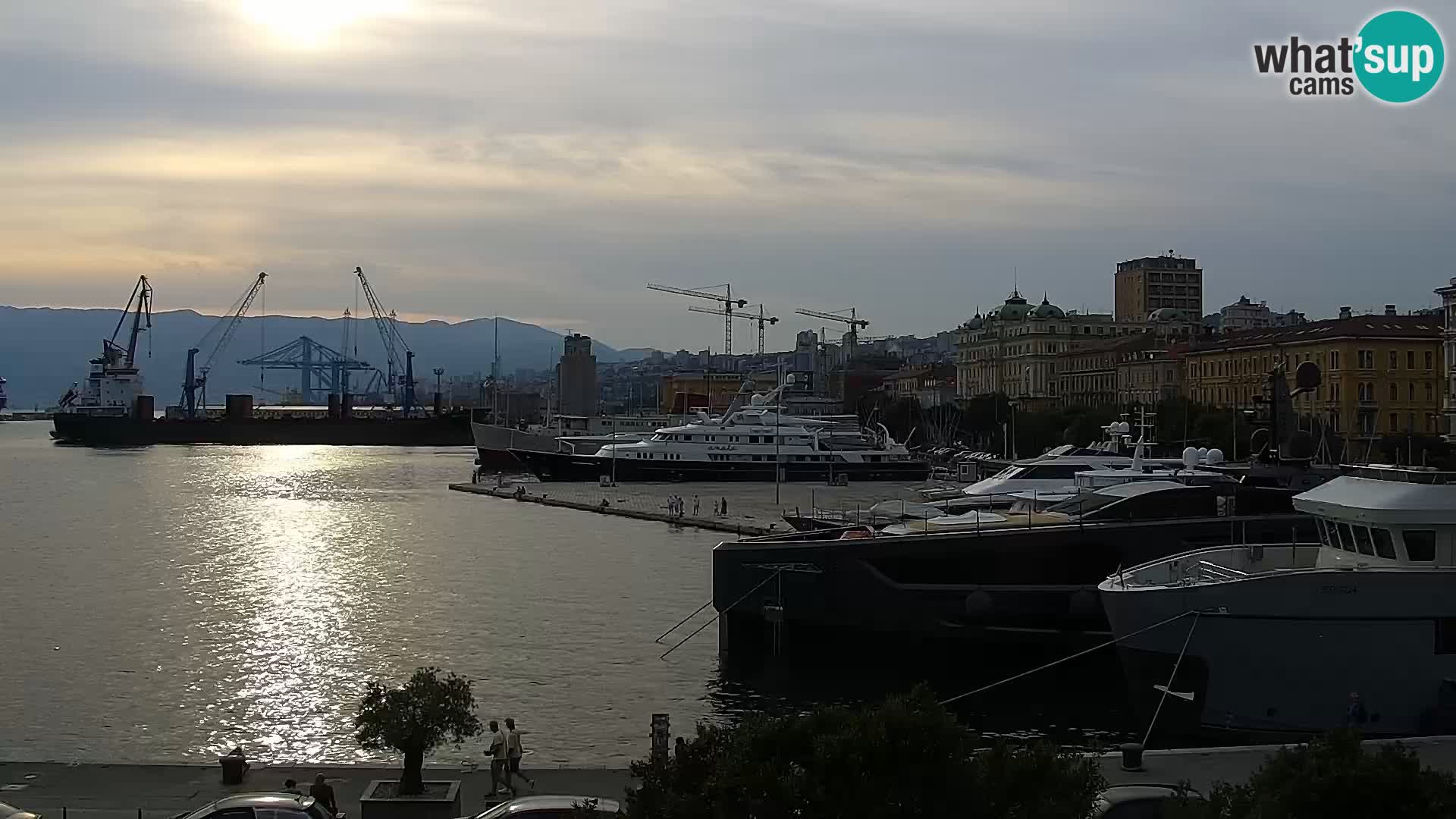 Riva i Marina u Rijeci – Web kamera uživo u Hrvatskoj