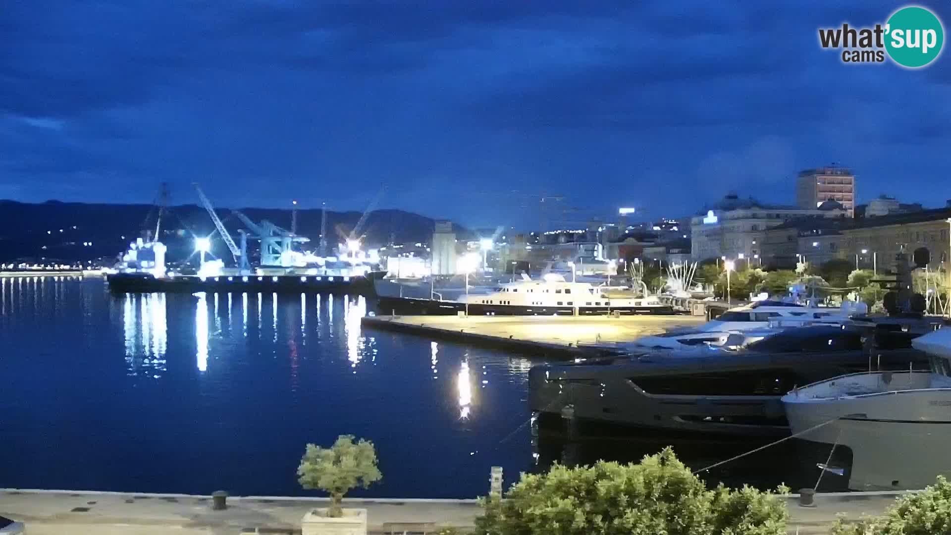 Riva in Marina v Reki – Spletna kamera v živo Hrvaška
