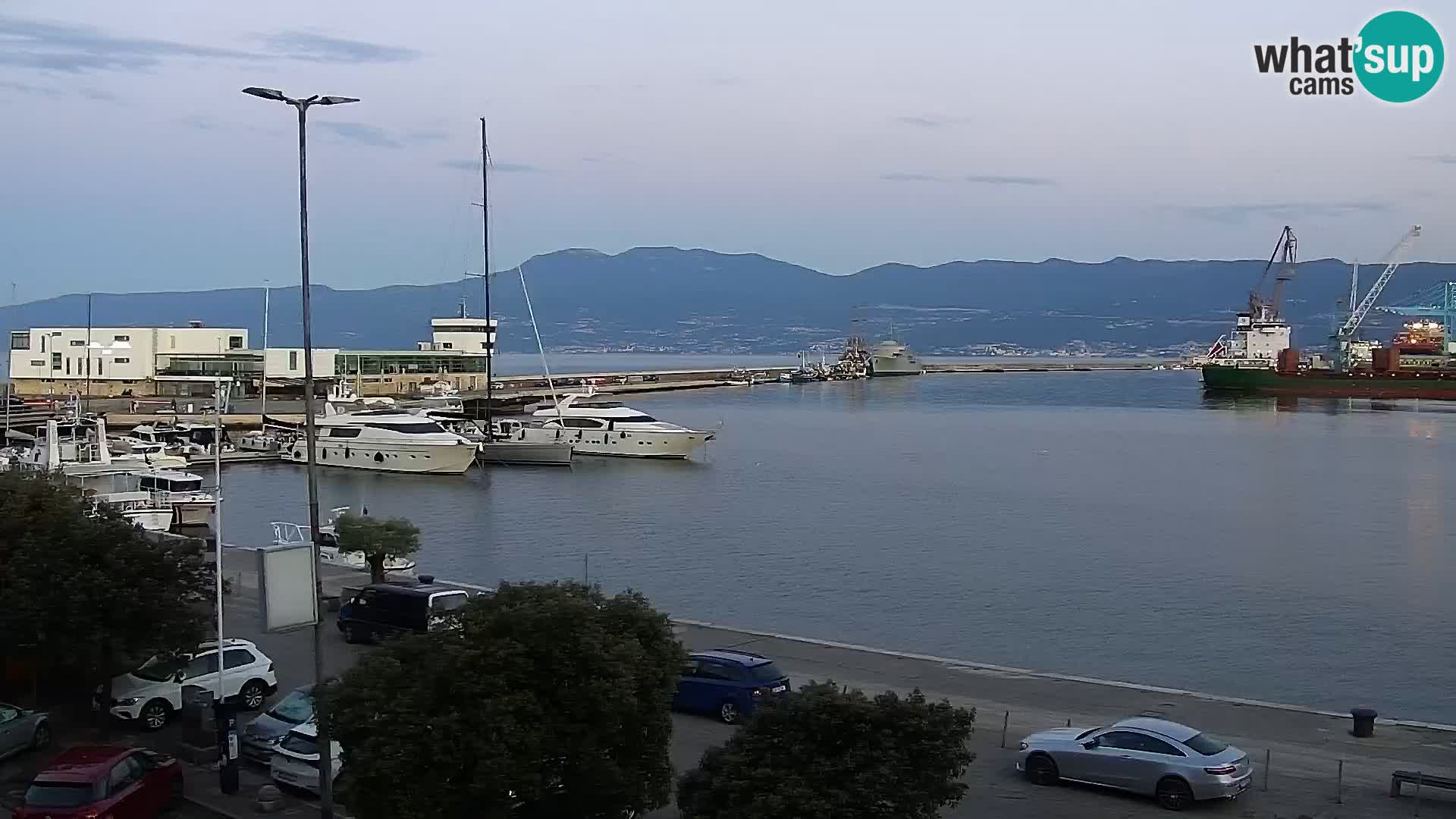 Riva in Marina v Reki – Spletna kamera v živo Hrvaška