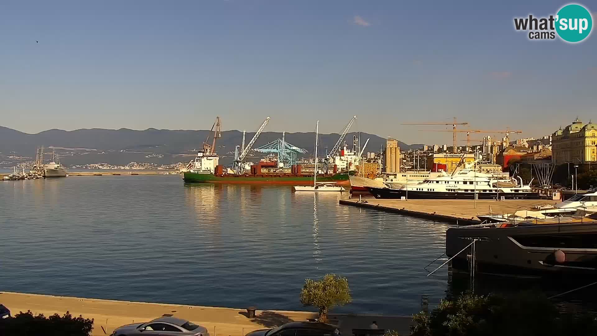 Riva in Marina v Reki – Spletna kamera v živo Hrvaška