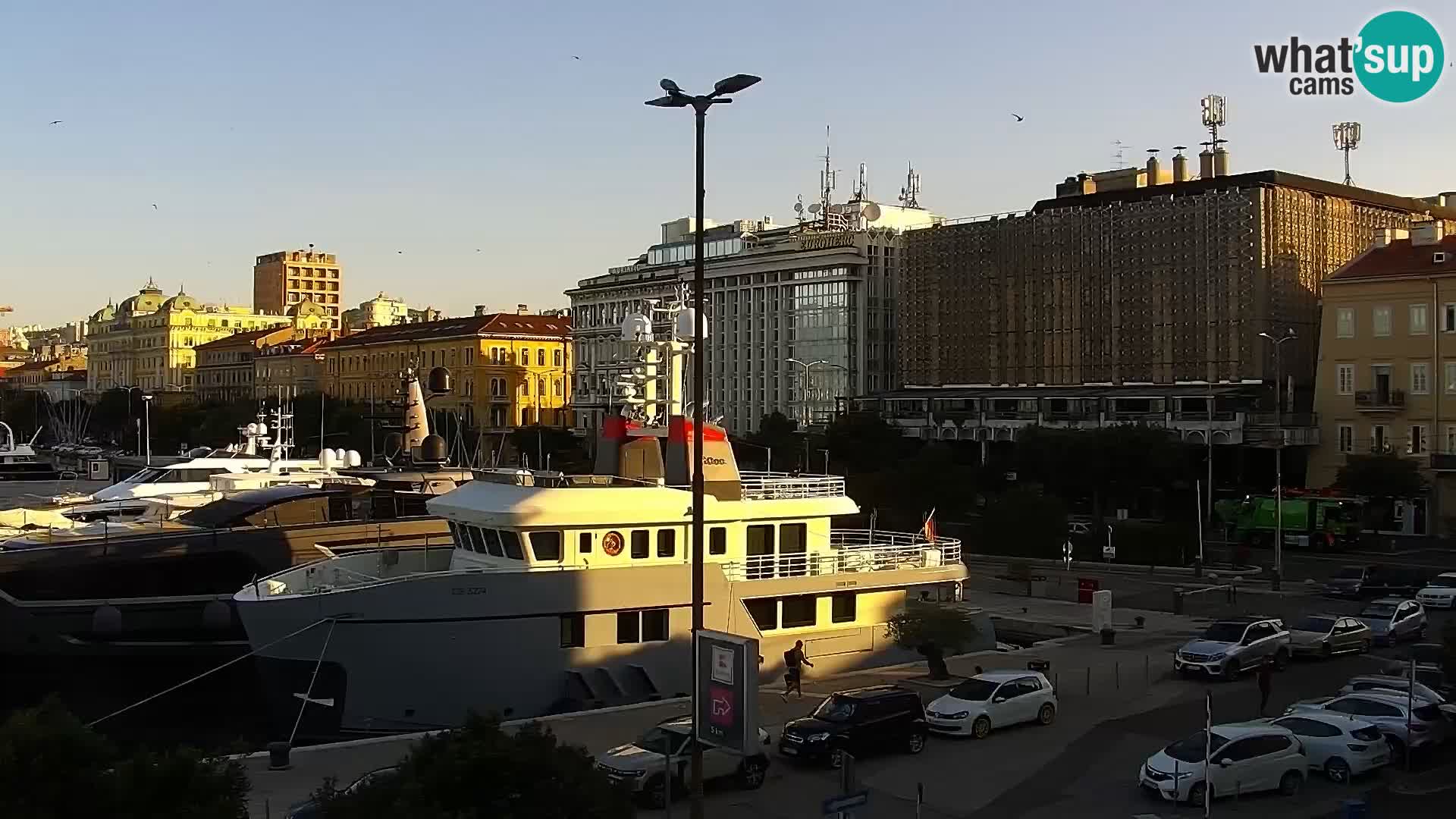 Riva in Marina v Reki – Spletna kamera v živo Hrvaška