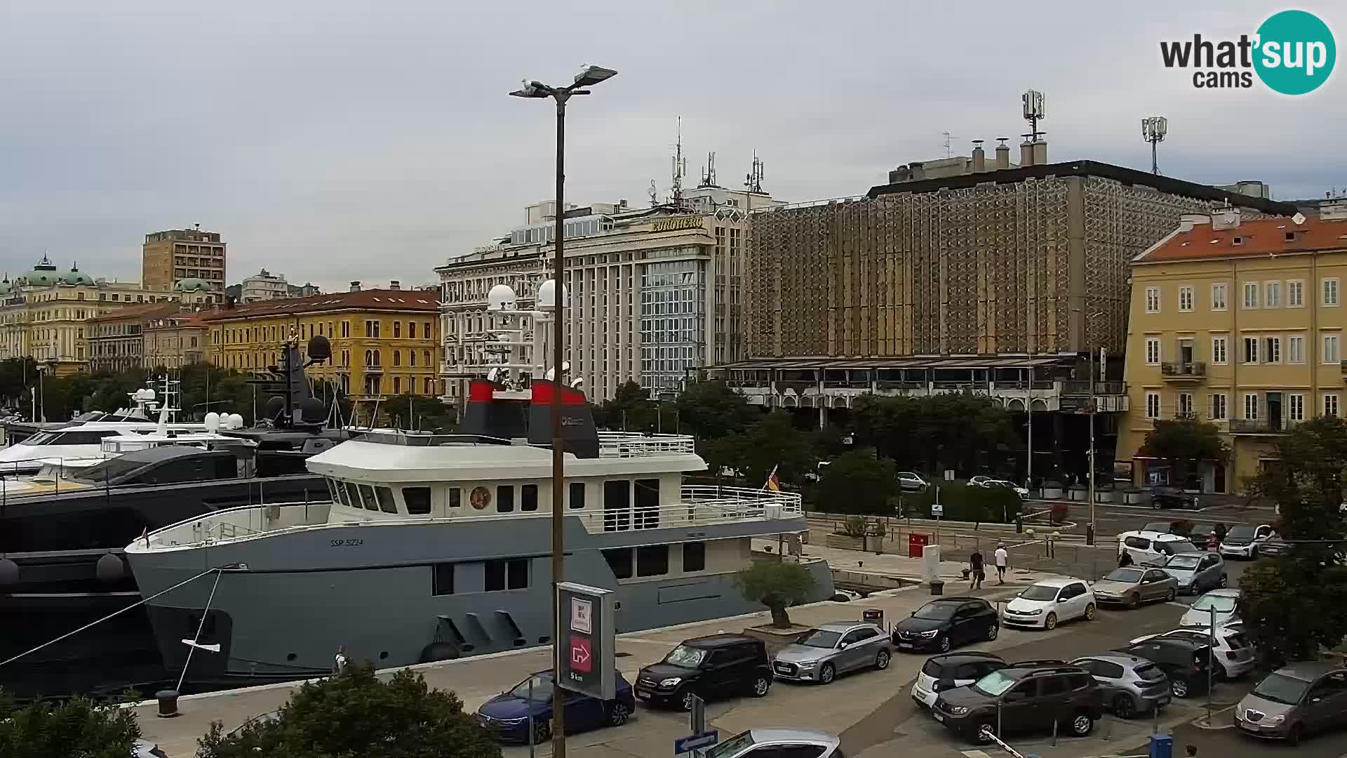 Riva in Marina v Reki – Spletna kamera v živo Hrvaška