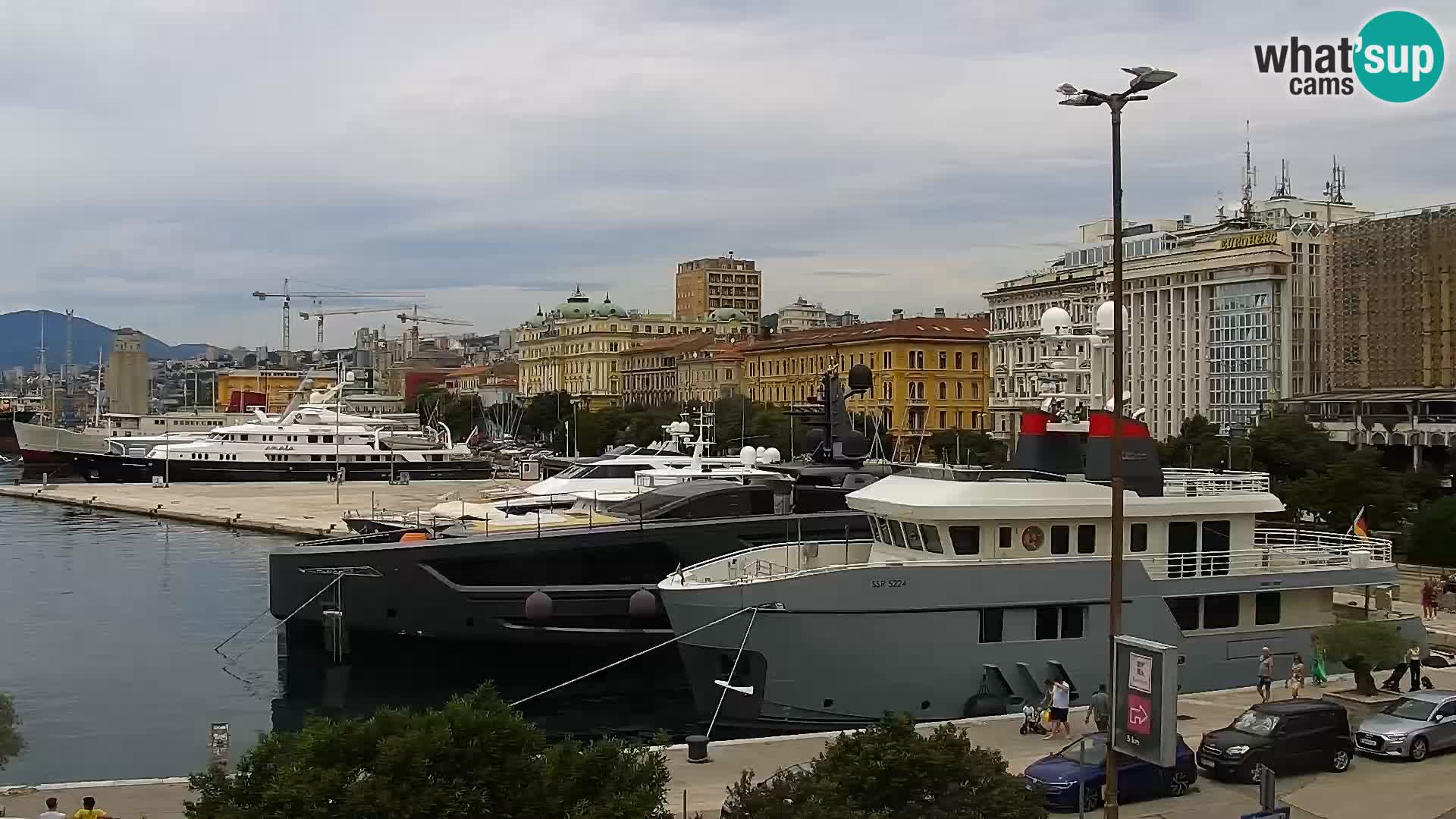 Riva i Marina u Rijeci – Web kamera uživo u Hrvatskoj