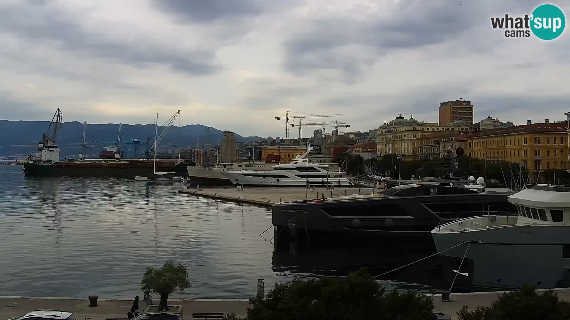 Riva in Marina v Reki – Spletna kamera v živo Hrvaška