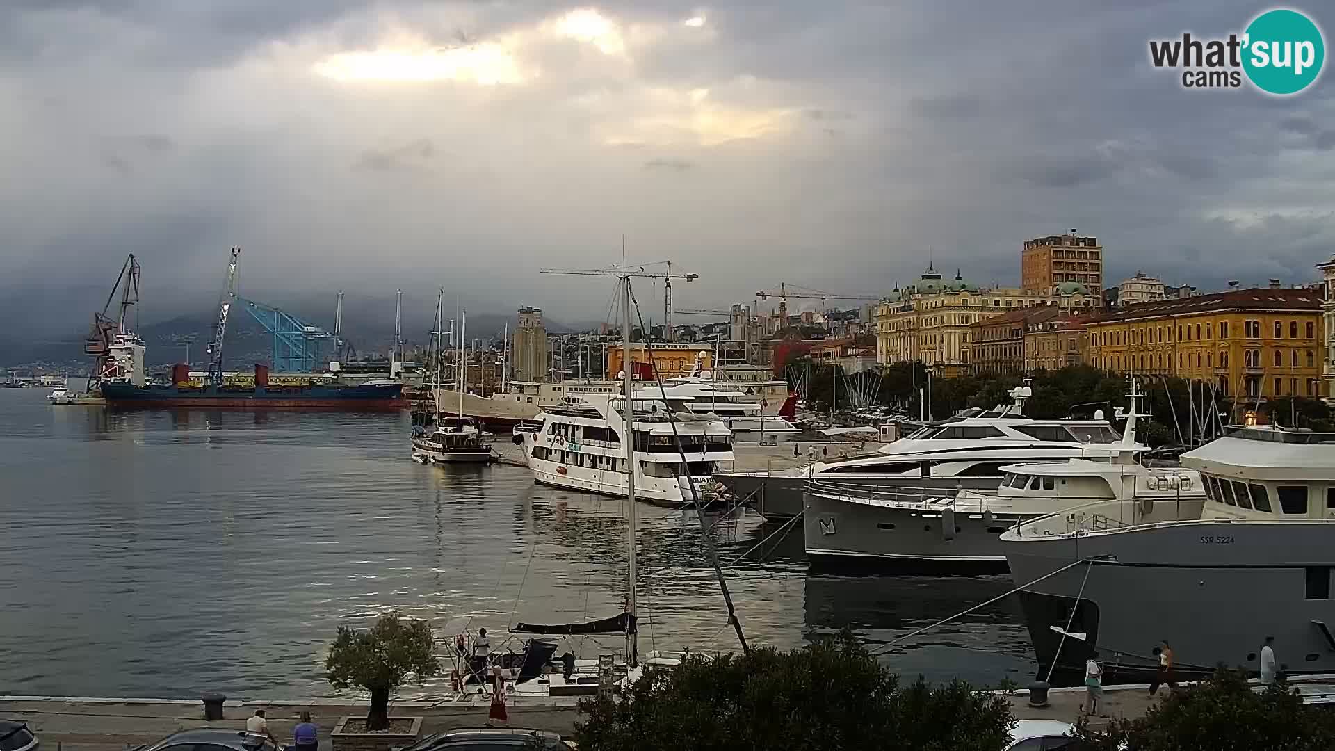 La Riva y Marina en Rijeka – Webcam en vivo Croacia