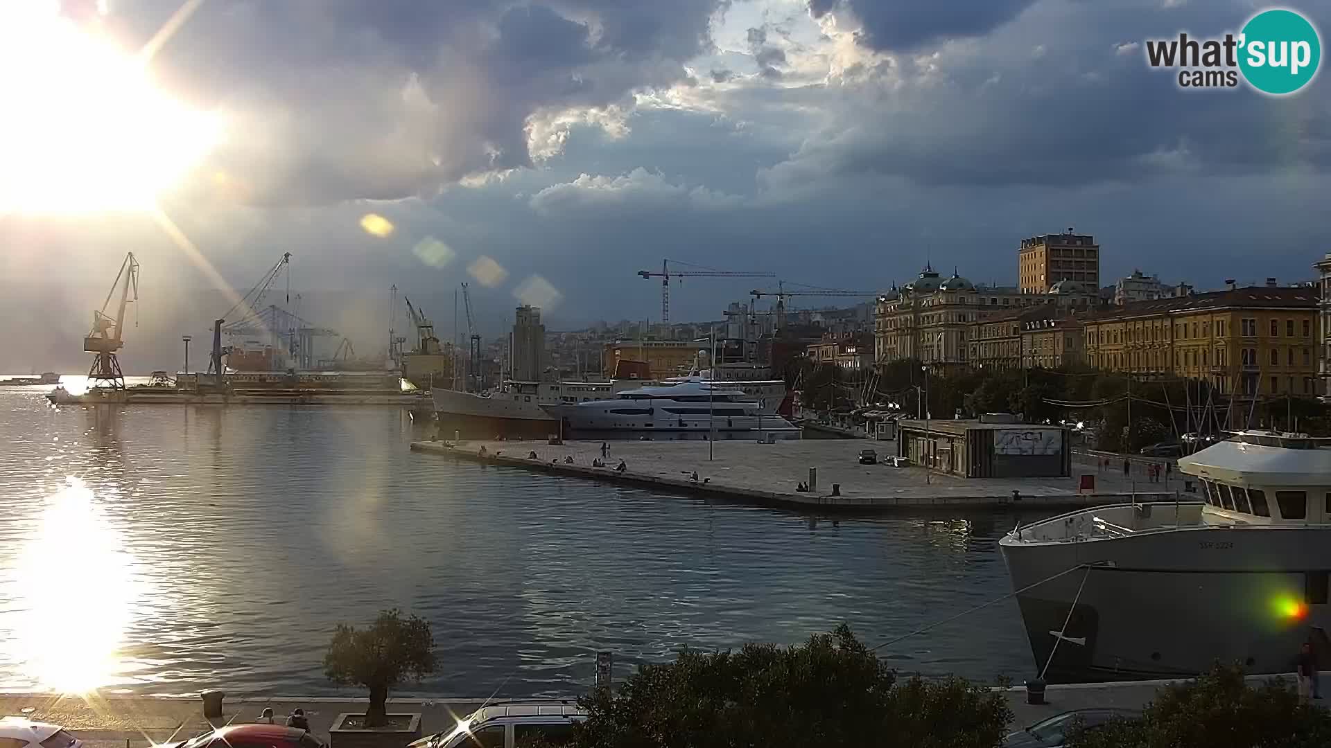 Riva i Marina u Rijeci – Web kamera uživo u Hrvatskoj