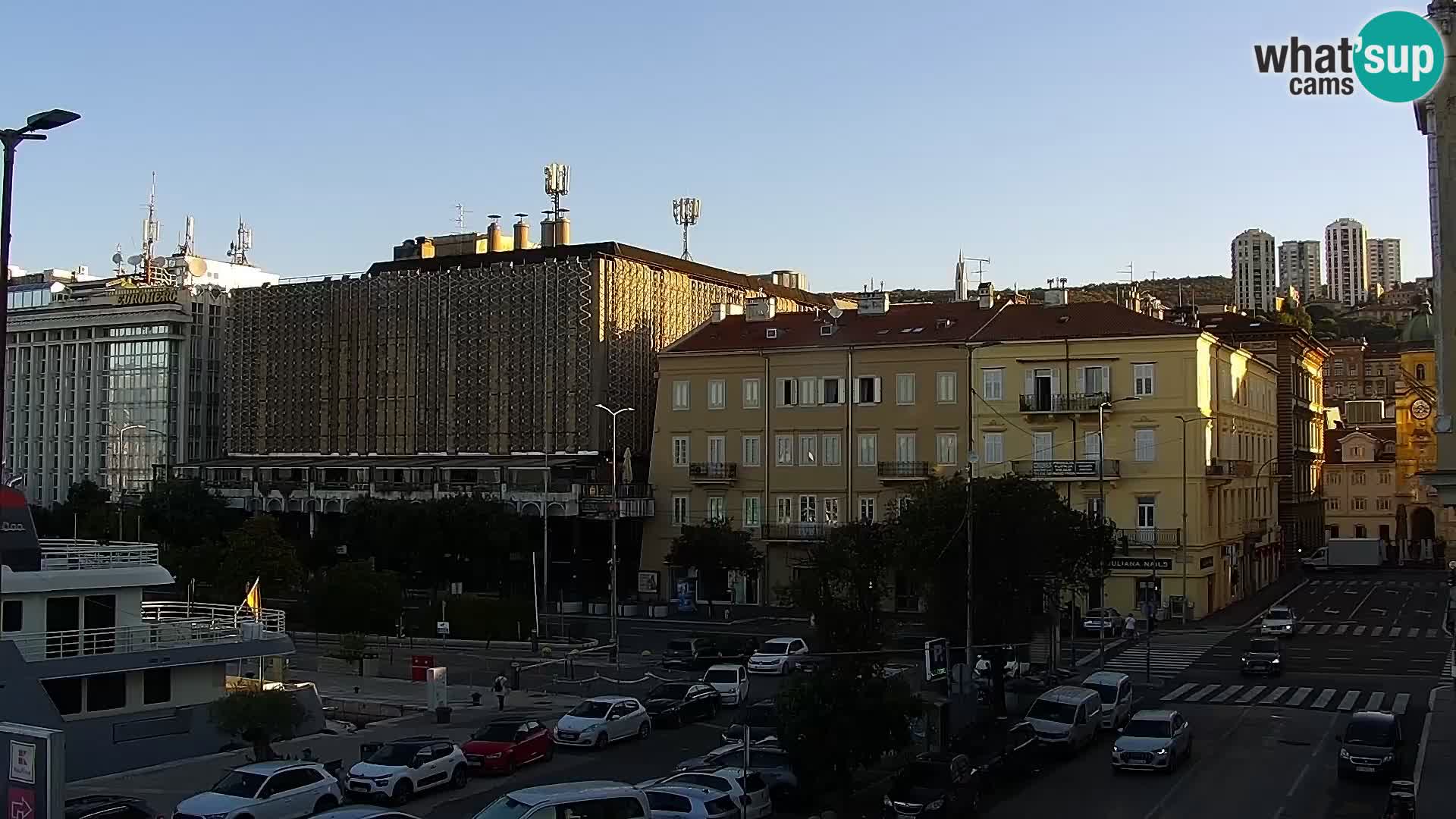 Riva i Marina u Rijeci – Web kamera uživo u Hrvatskoj