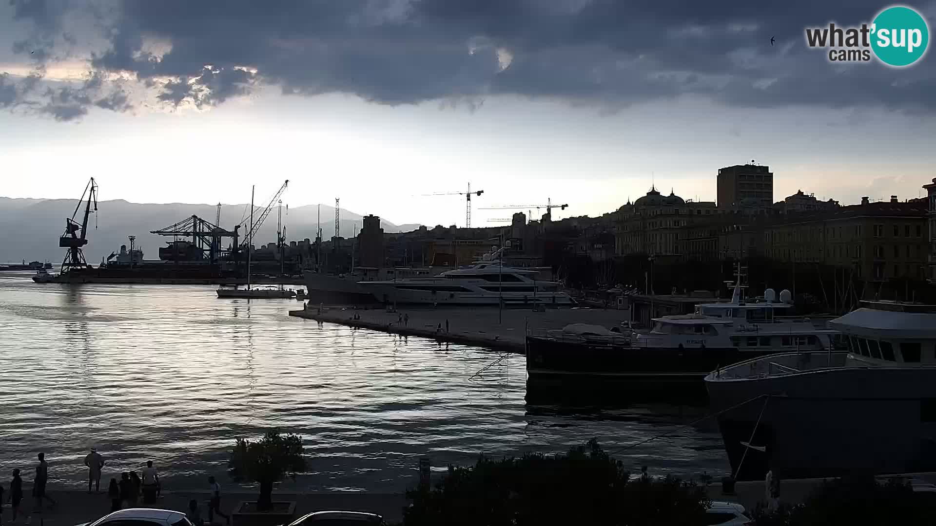 Riva in Marina v Reki – Spletna kamera v živo Hrvaška