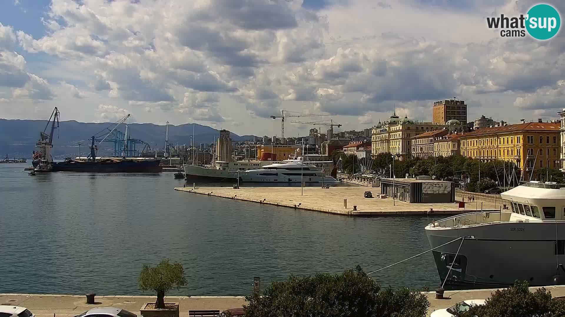 Riva in Marina v Reki – Spletna kamera v živo Hrvaška