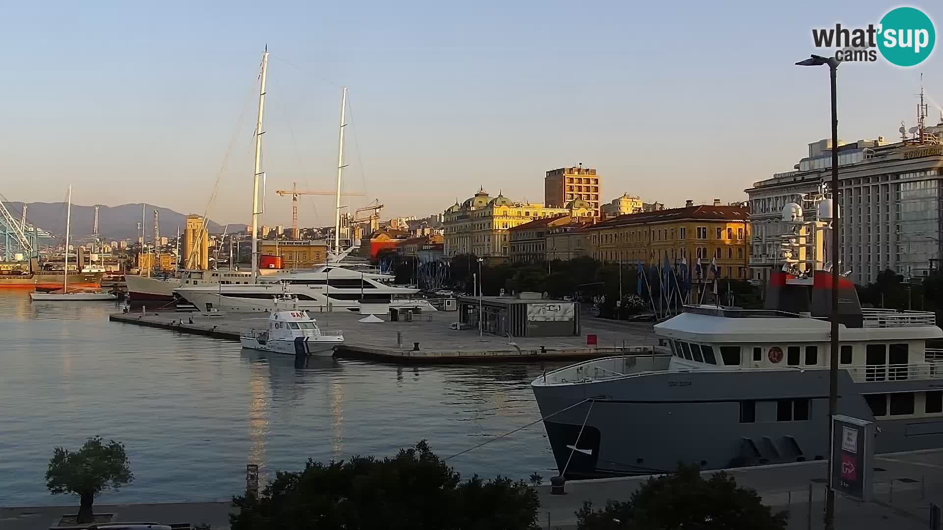 Riva i Marina u Rijeci – Web kamera uživo u Hrvatskoj