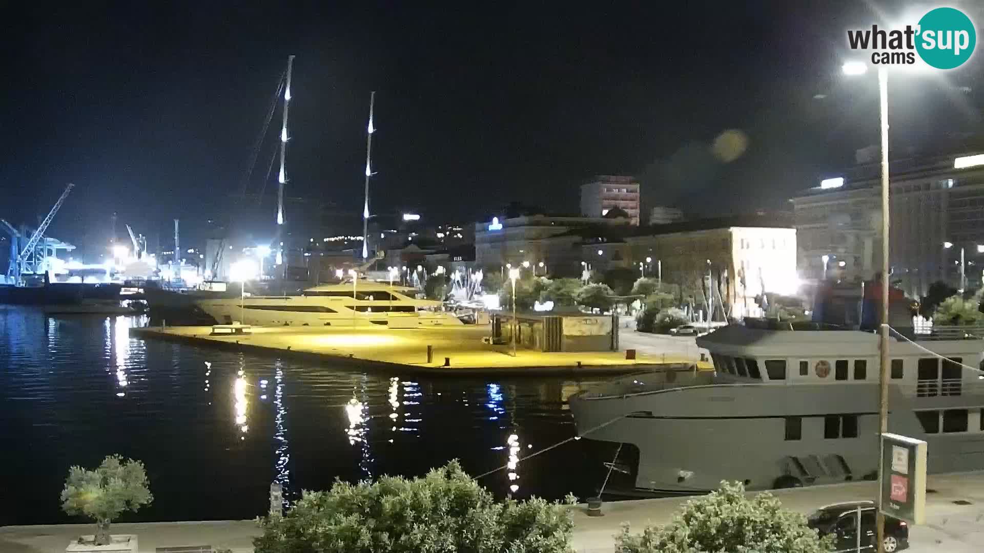 Riva in Marina v Reki – Spletna kamera v živo Hrvaška