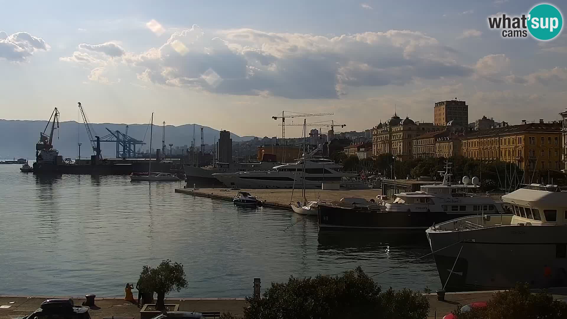Riva i Marina u Rijeci – Web kamera uživo u Hrvatskoj