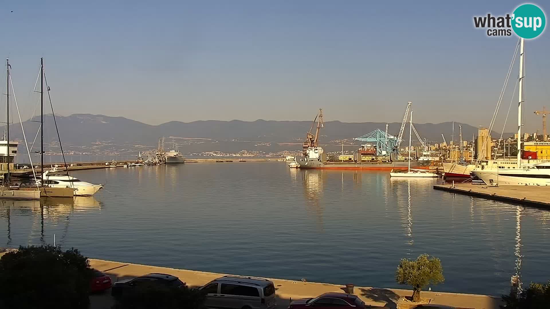 Riva in Marina v Reki – Spletna kamera v živo Hrvaška