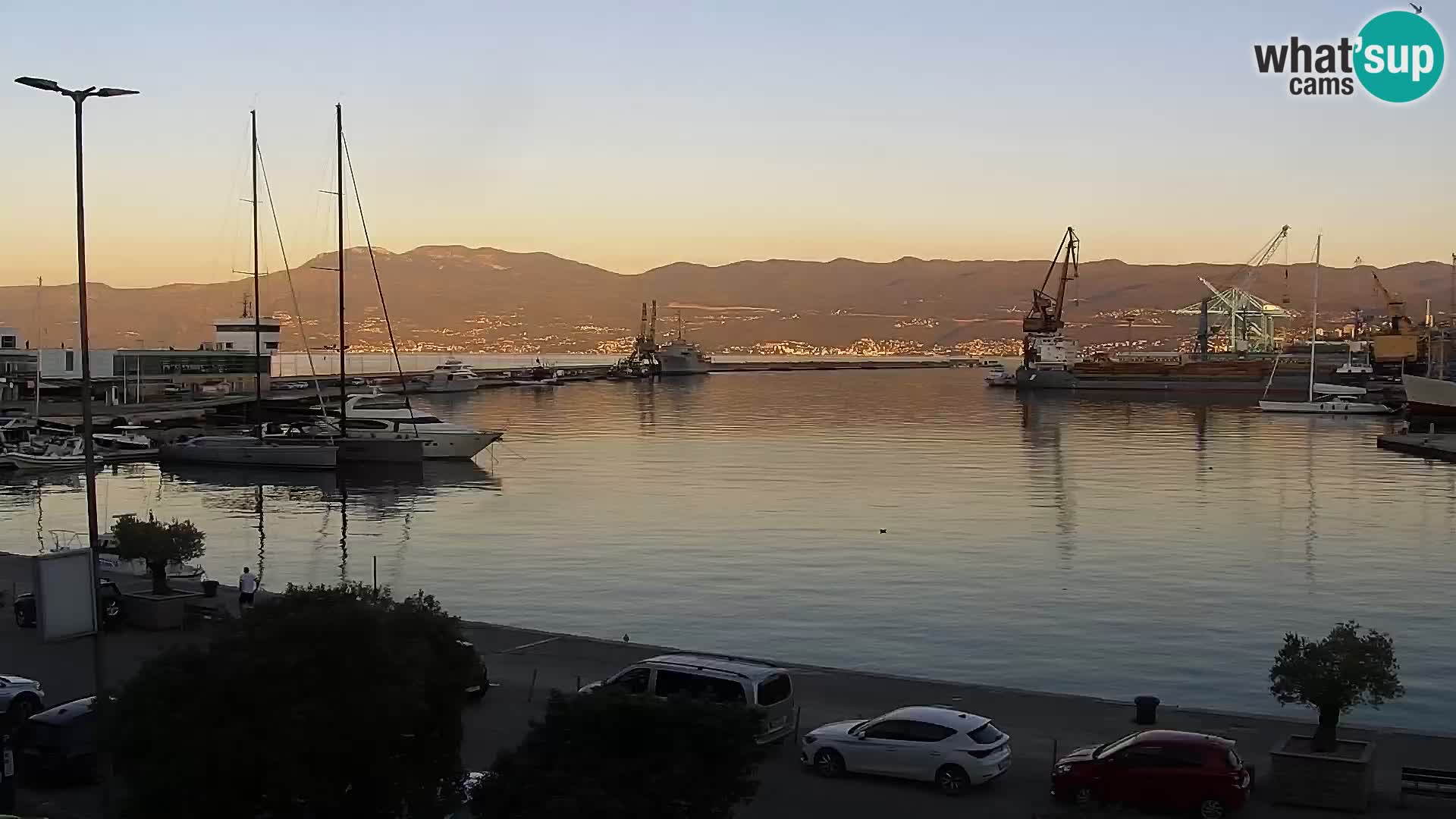 Riva in Marina v Reki – Spletna kamera v živo Hrvaška