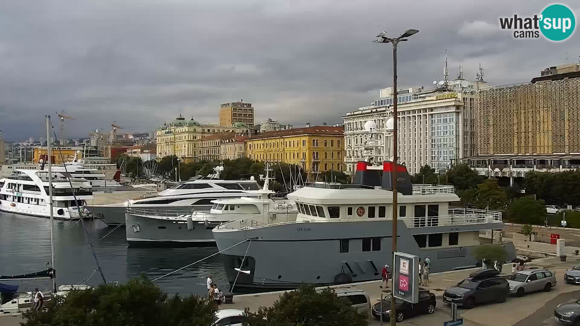 Riva in Marina v Reki – Spletna kamera v živo Hrvaška