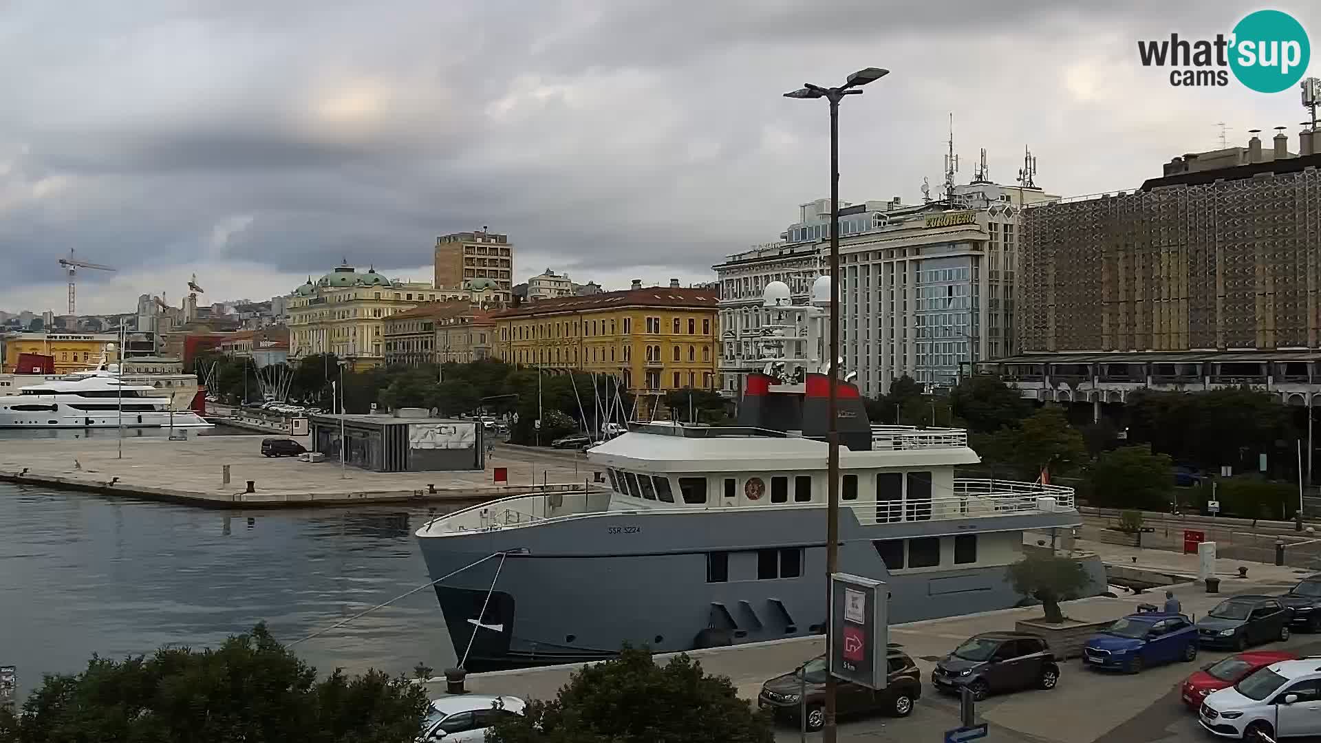 Riva in Marina v Reki – Spletna kamera v živo Hrvaška