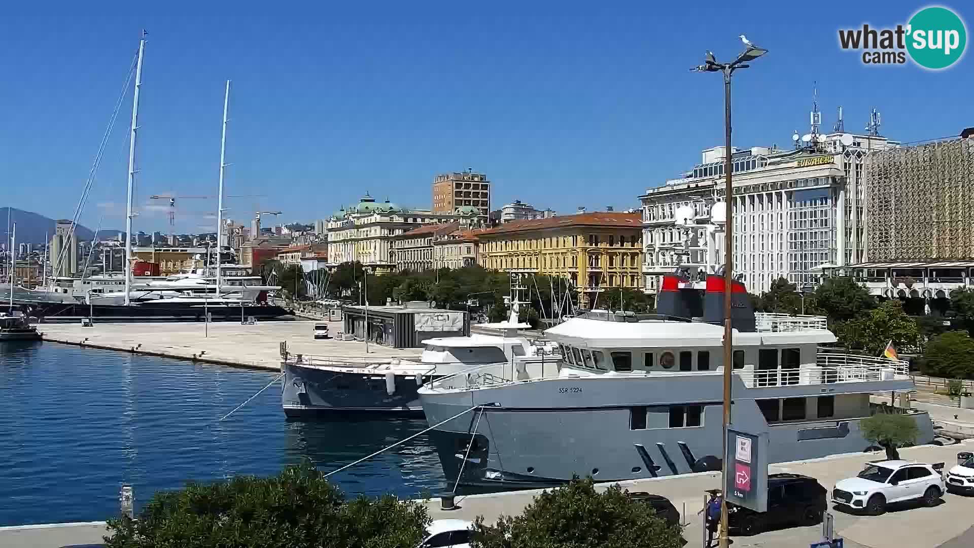 Riva in Marina v Reki – Spletna kamera v živo Hrvaška