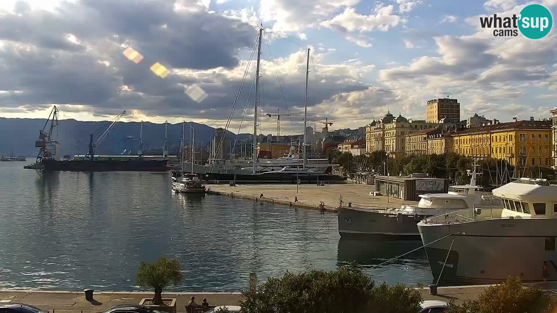 Riva i Marina u Rijeci – Web kamera uživo u Hrvatskoj