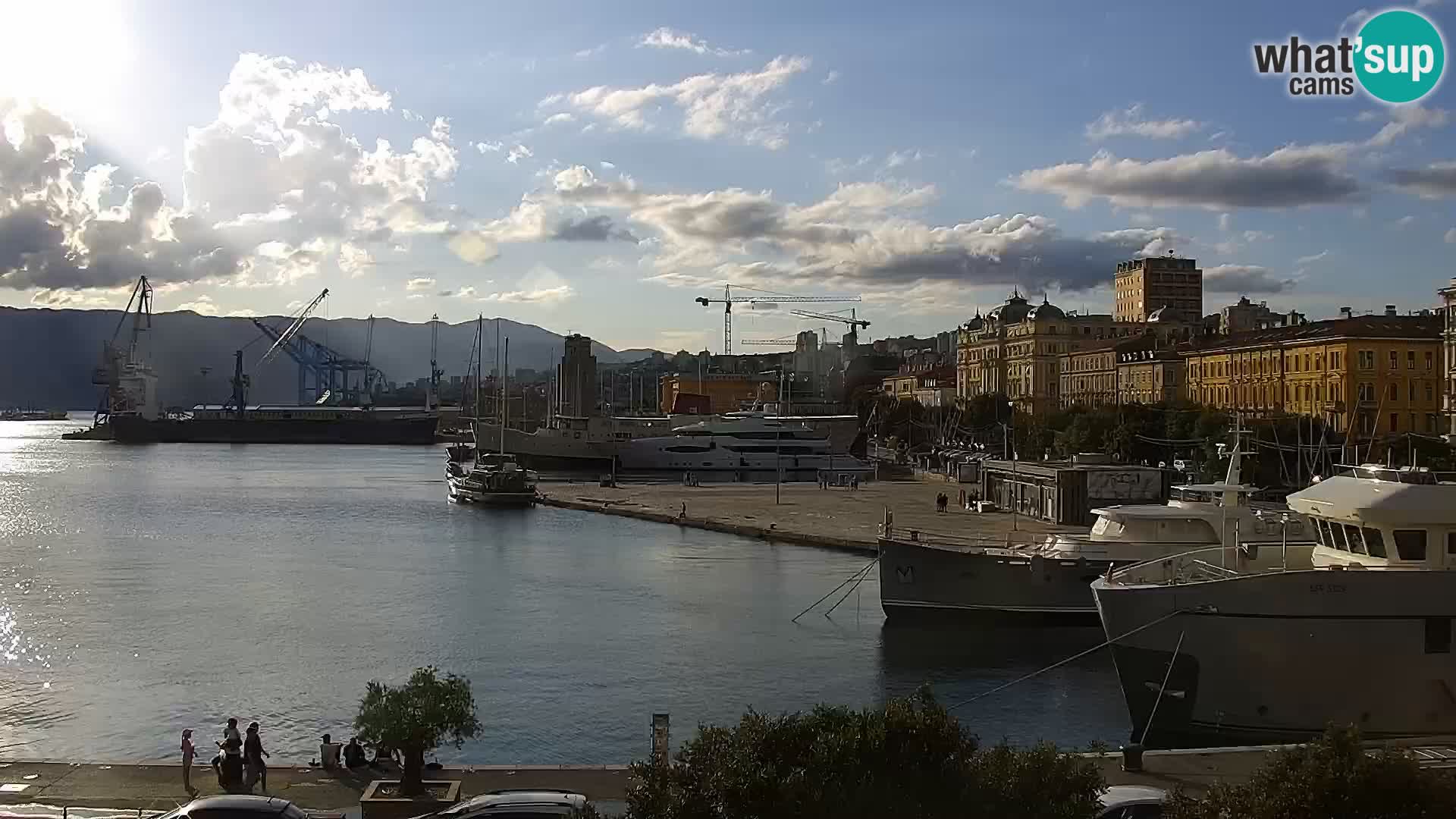 Riva in Marina v Reki – Spletna kamera v živo Hrvaška