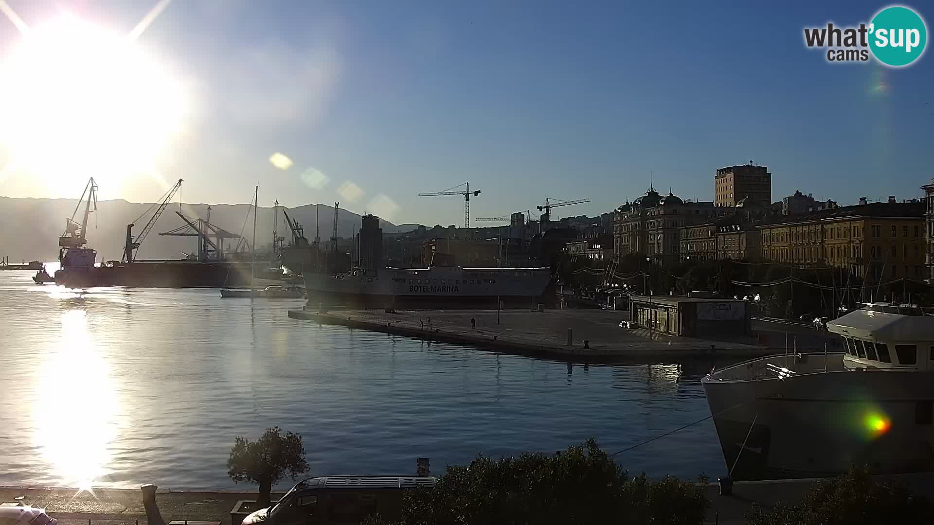 Riva i Marina u Rijeci – Web kamera uživo u Hrvatskoj