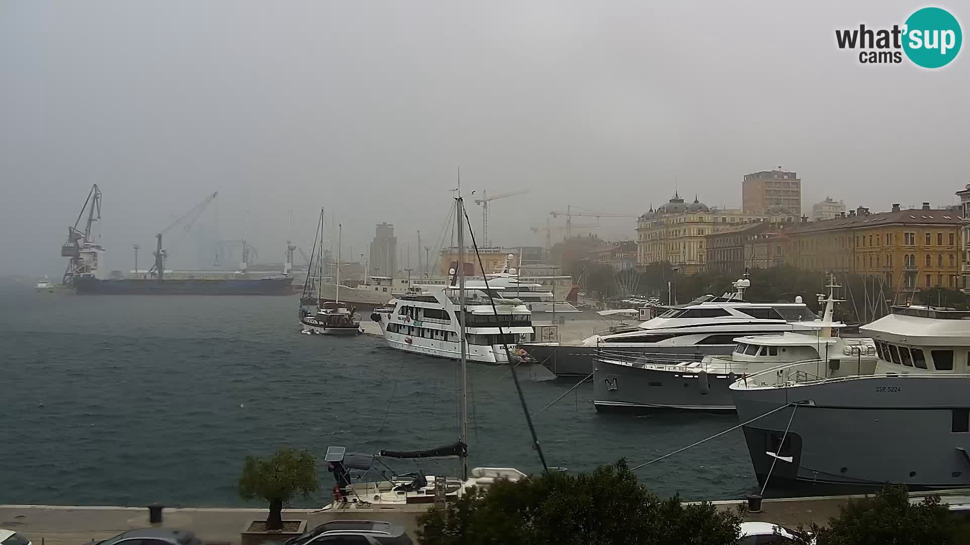 Riva in Marina v Reki – Spletna kamera v živo Hrvaška