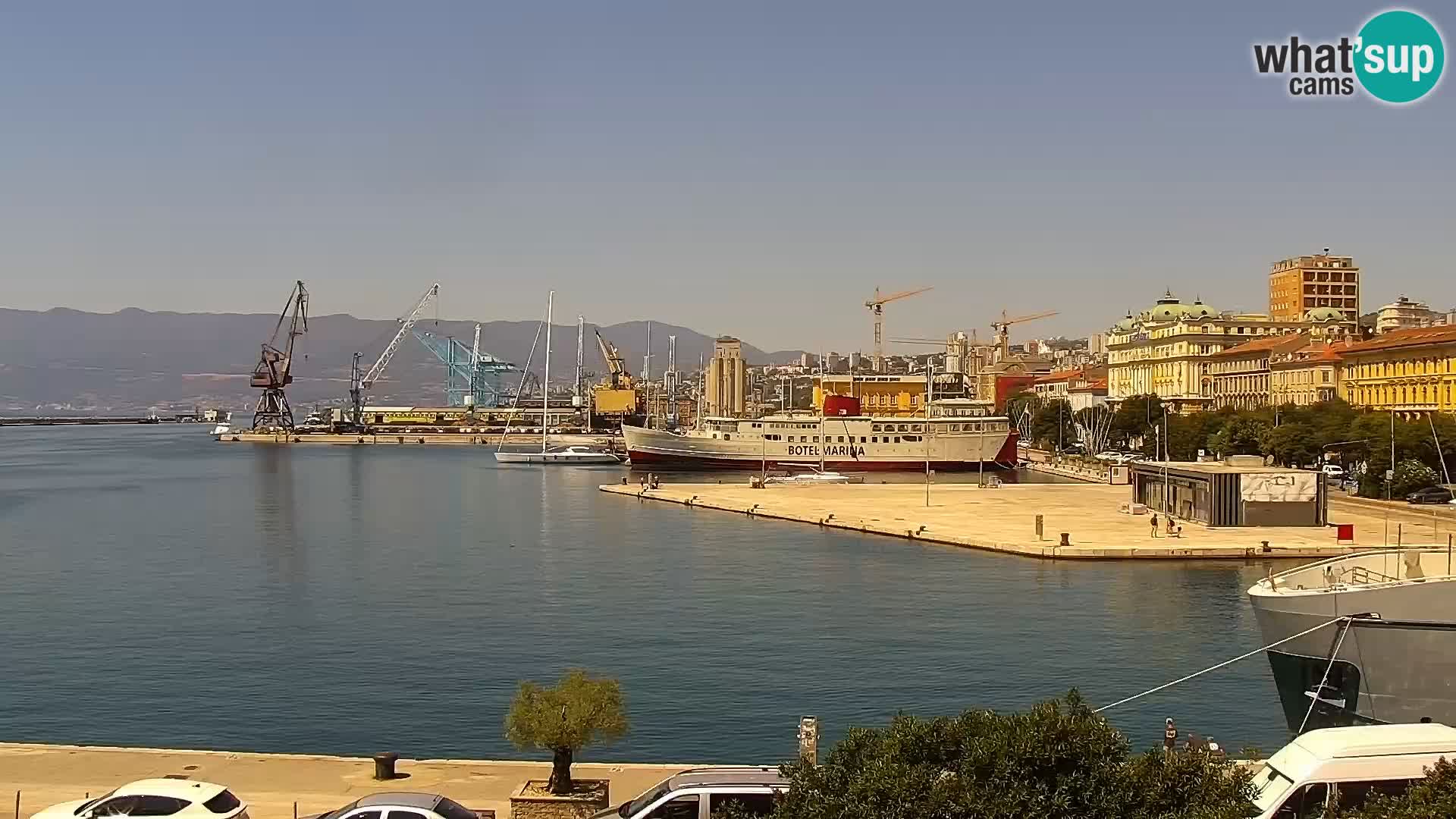 Riva in Marina v Reki – Spletna kamera v živo Hrvaška