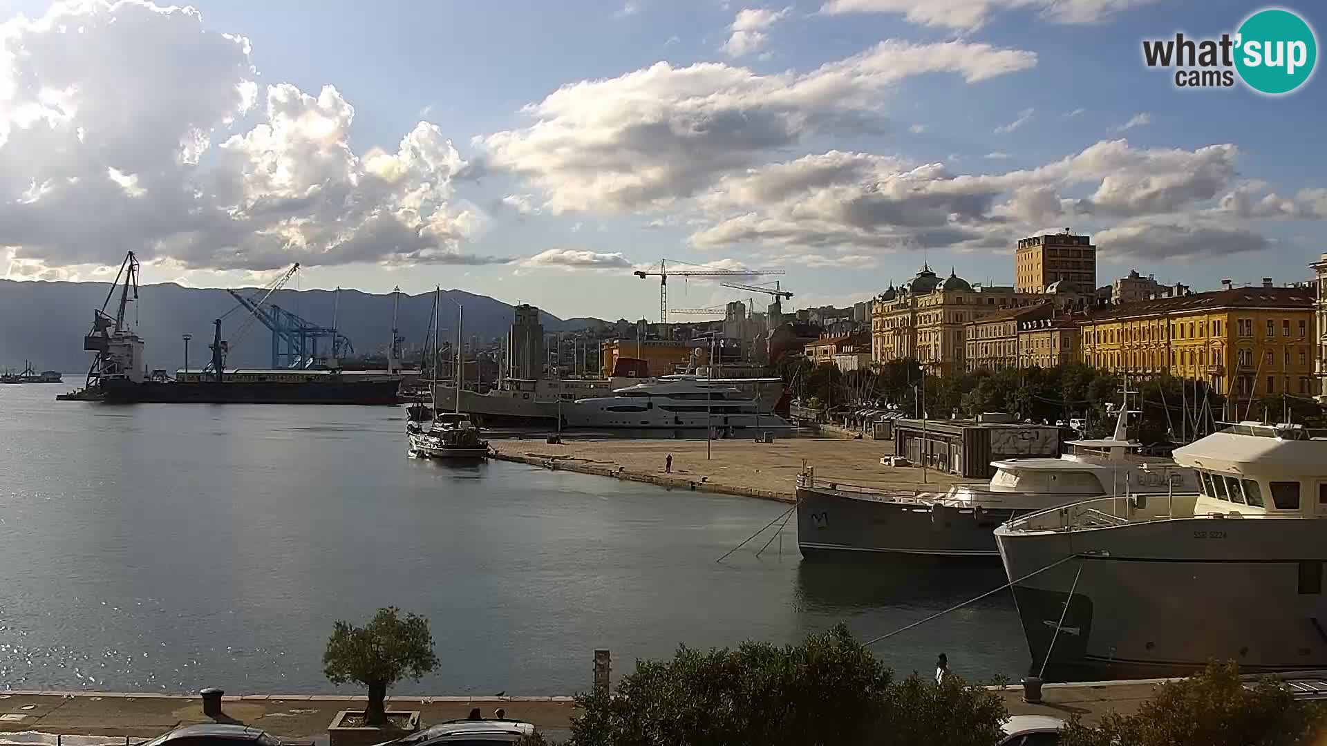 Riva i Marina u Rijeci – Web kamera uživo u Hrvatskoj