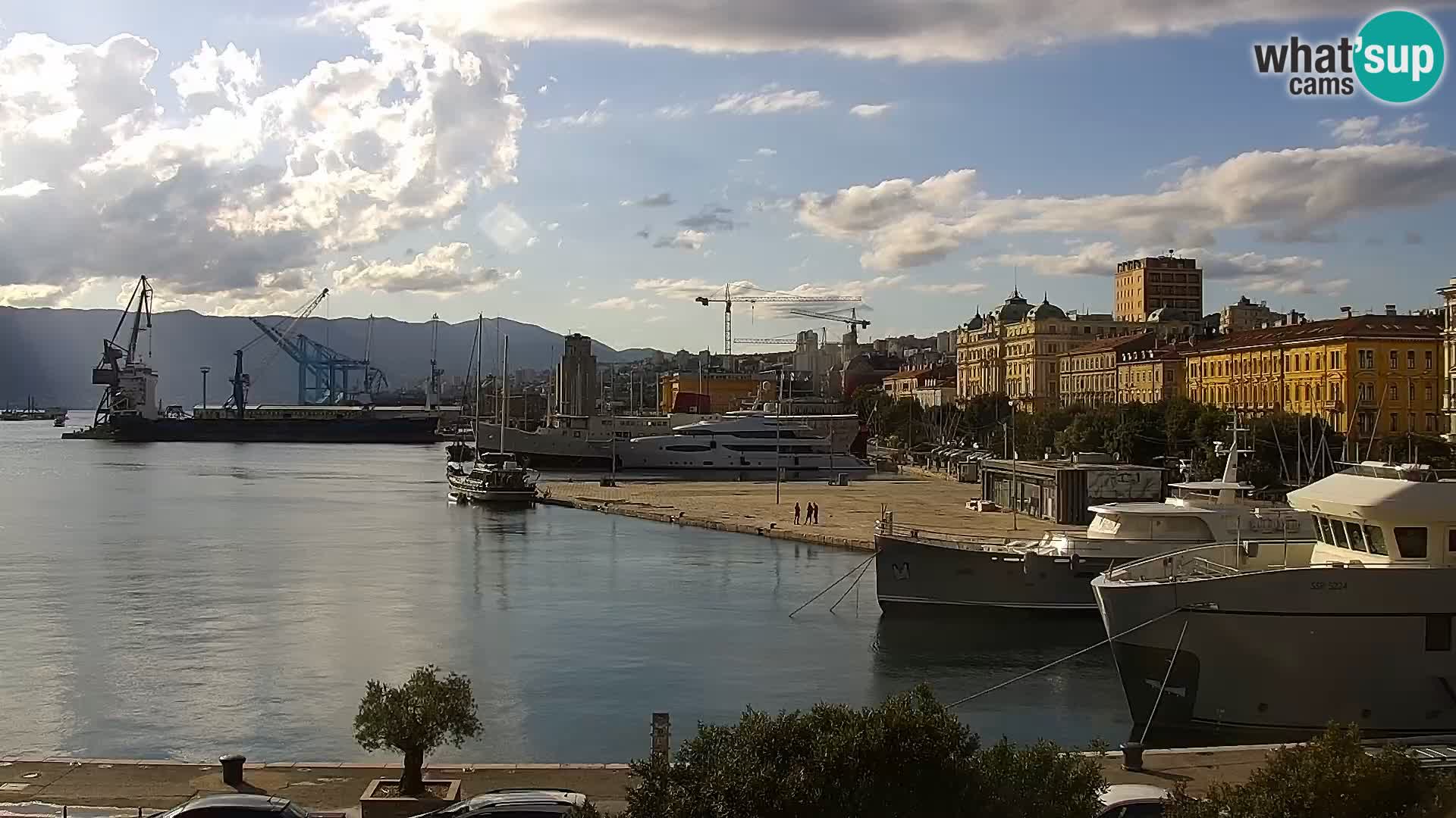 Riva in Marina v Reki – Spletna kamera v živo Hrvaška