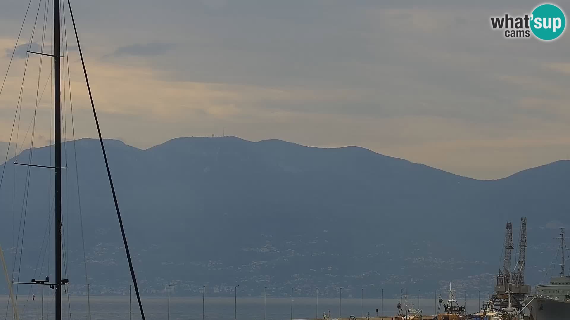 Riva in Marina v Reki – Spletna kamera v živo Hrvaška