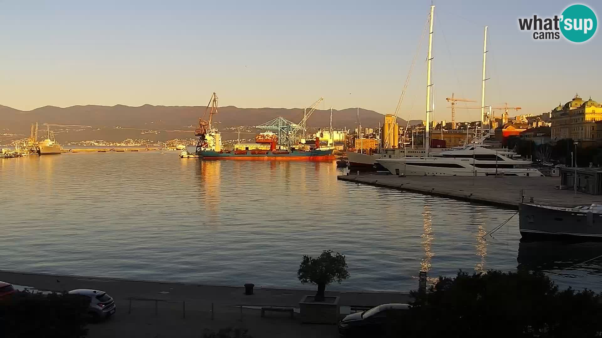 Riva in Marina v Reki – Spletna kamera v živo Hrvaška