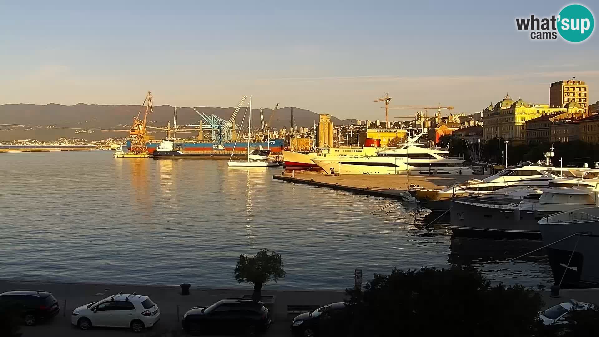 Riva in Marina v Reki – Spletna kamera v živo Hrvaška