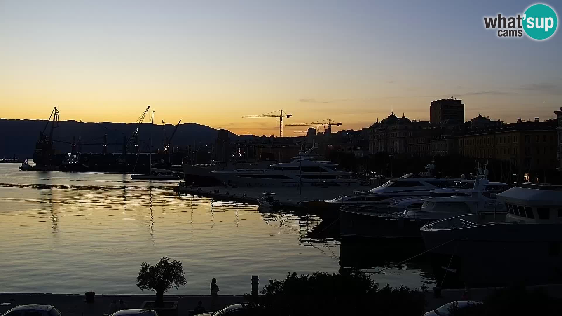 Riva in Marina v Reki – Spletna kamera v živo Hrvaška