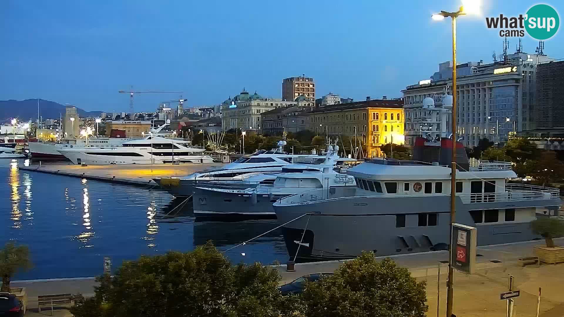 La Riva y Marina en Rijeka – Webcam en vivo Croacia