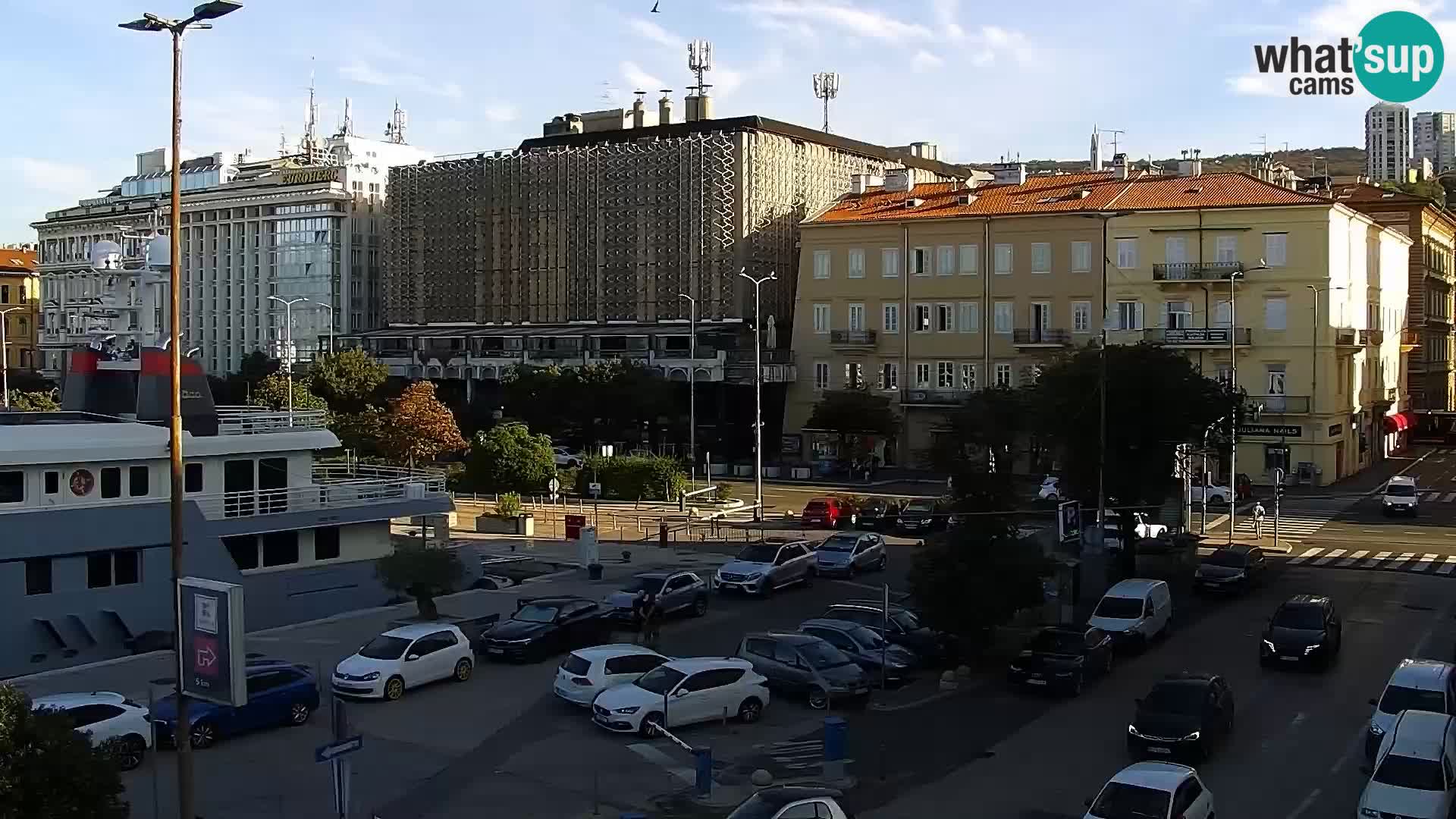 Riva in Marina v Reki – Spletna kamera v živo Hrvaška