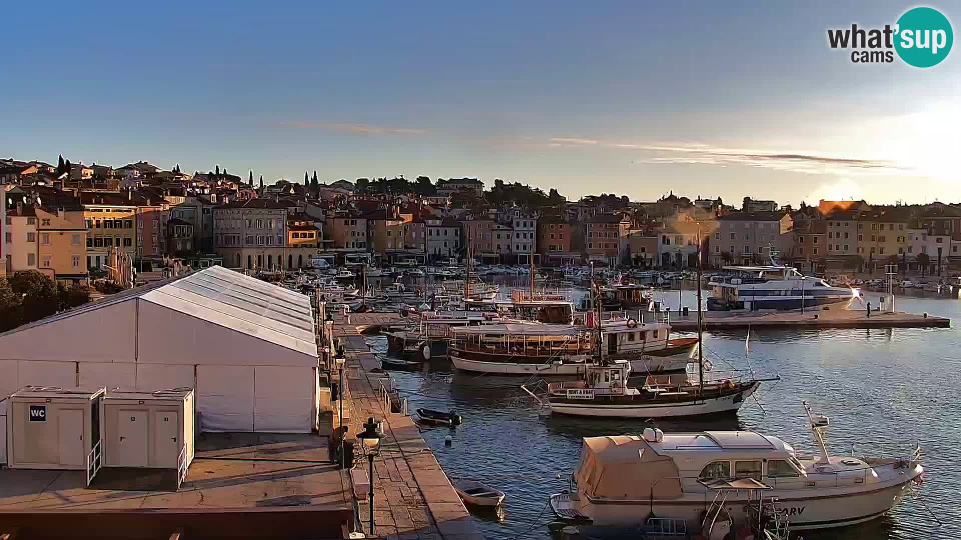 Promenade e marina en Rovinj