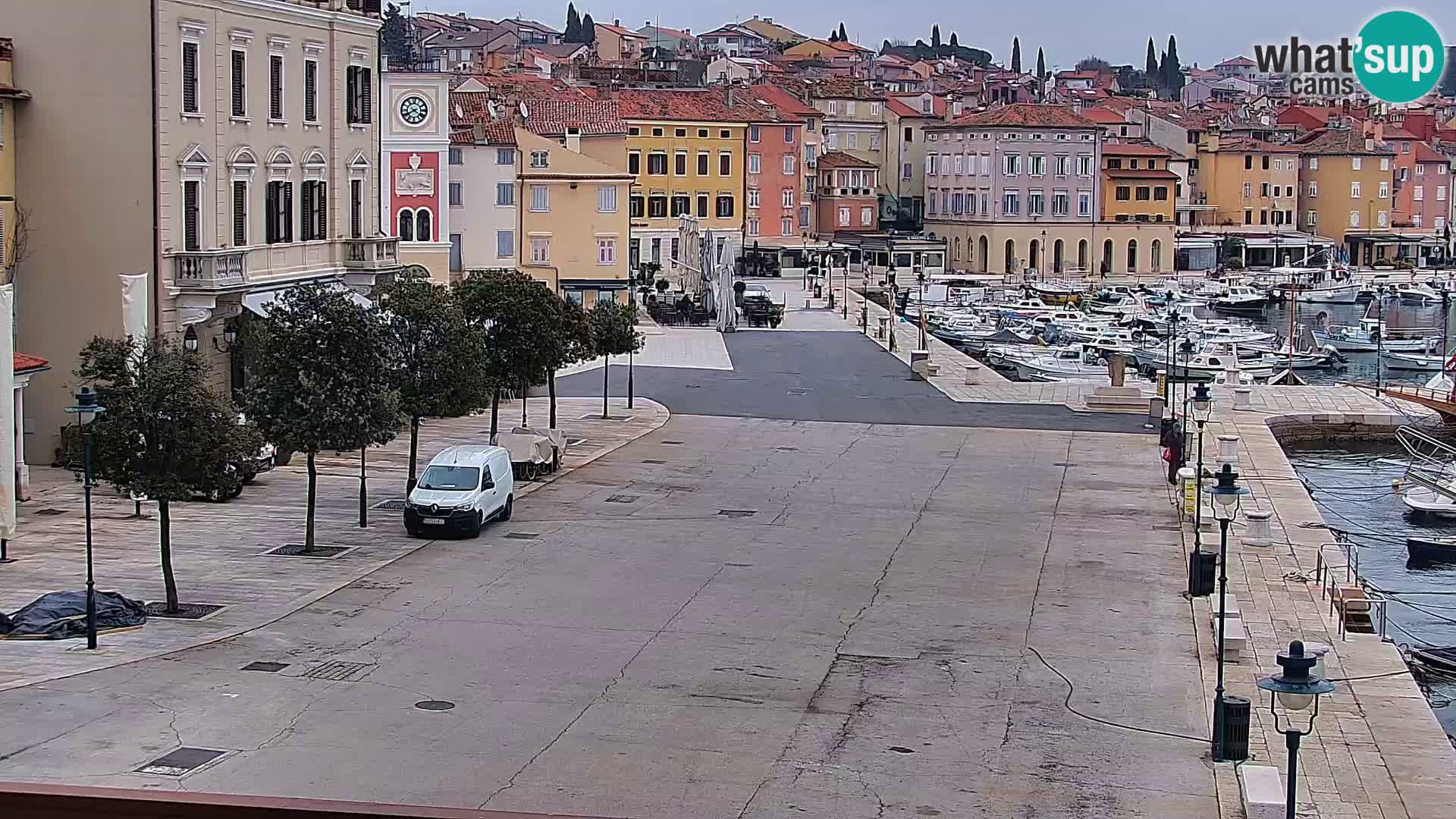 Promenade e marina en Rovinj